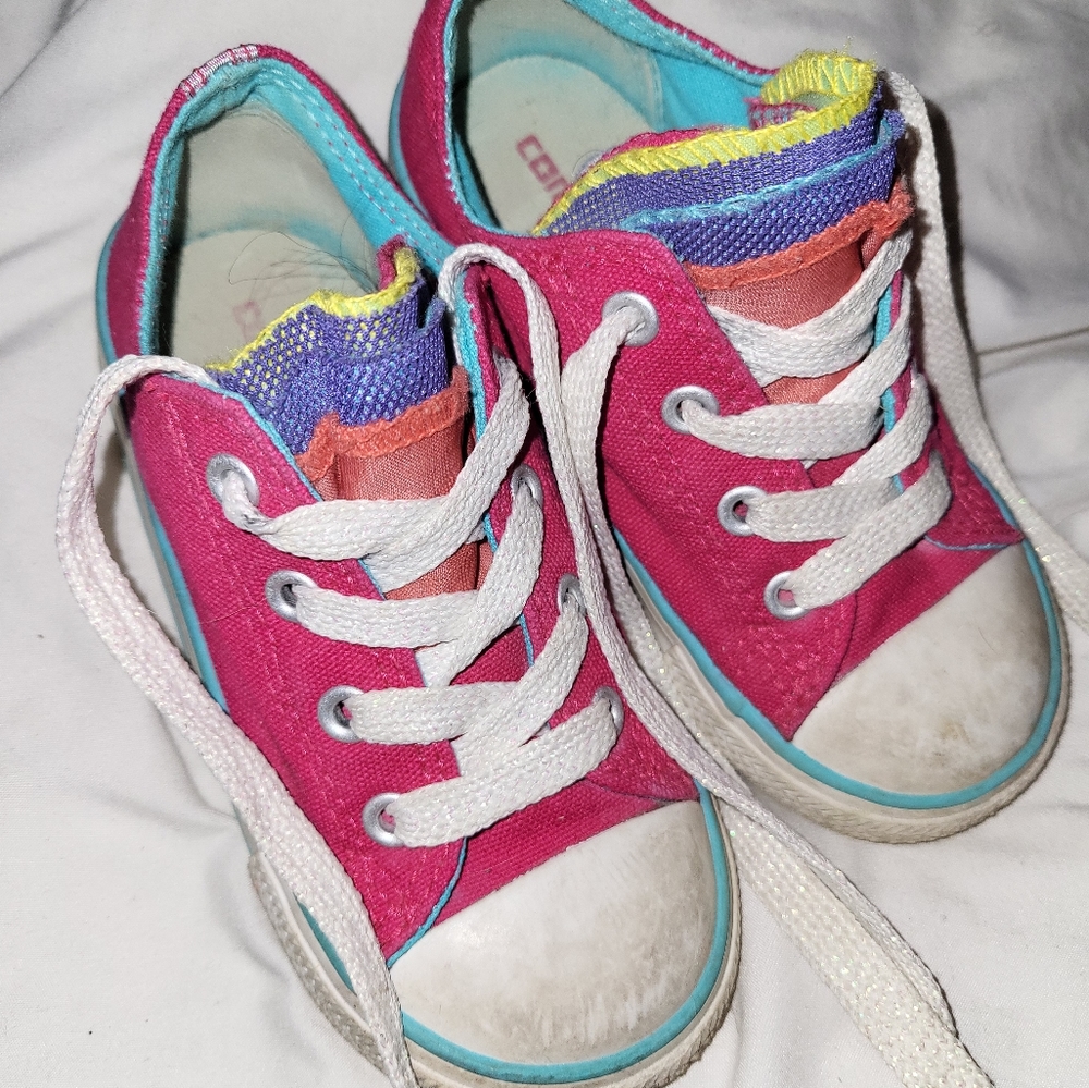 Girls converse all stars size 8